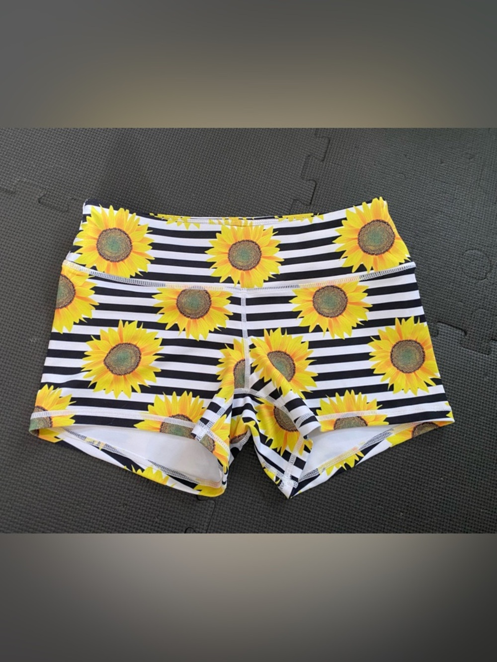 Wodbottom sunflower shorts, S